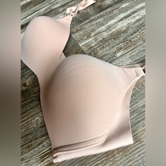 Wirefree beige nude lightly lined / padded seamless T-shirt bra by Warners • 34C - Picture 6 of 10